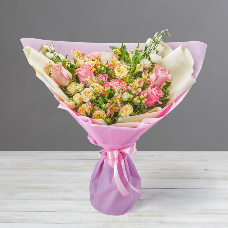 Delicate bouquet of roses, eustoma and dianthus, standart