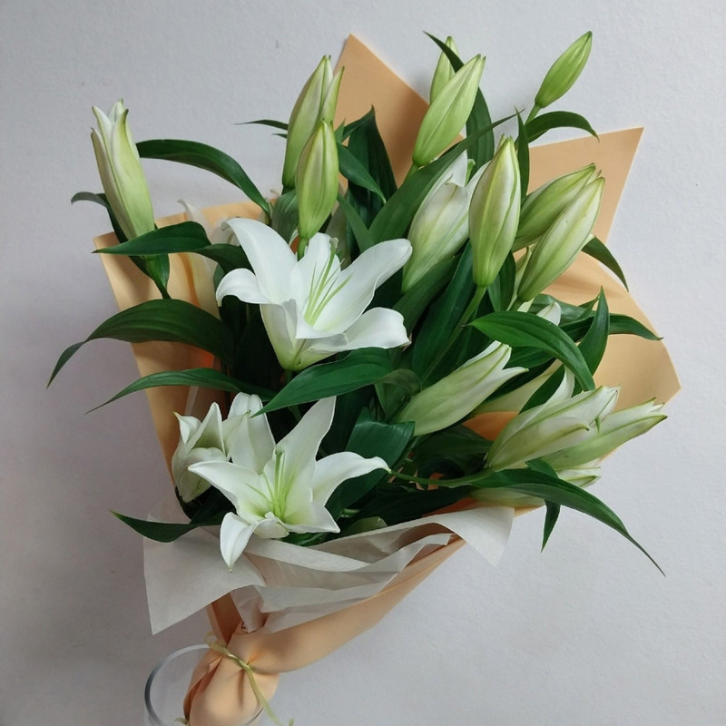 Bouquet of 5 lilies, standart
