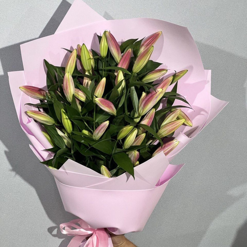 Large bouquet of lilies for mom, standart