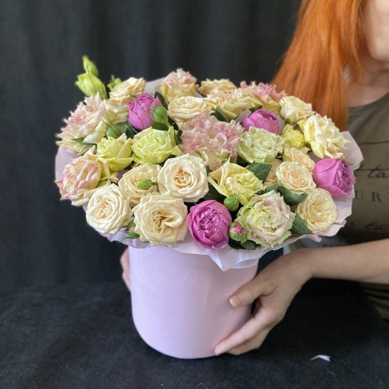 Цветы в коробке из кустовых роз, стандартный
