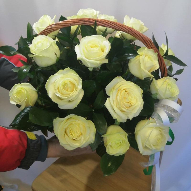 Gorgeous basket of fresh roses, standart