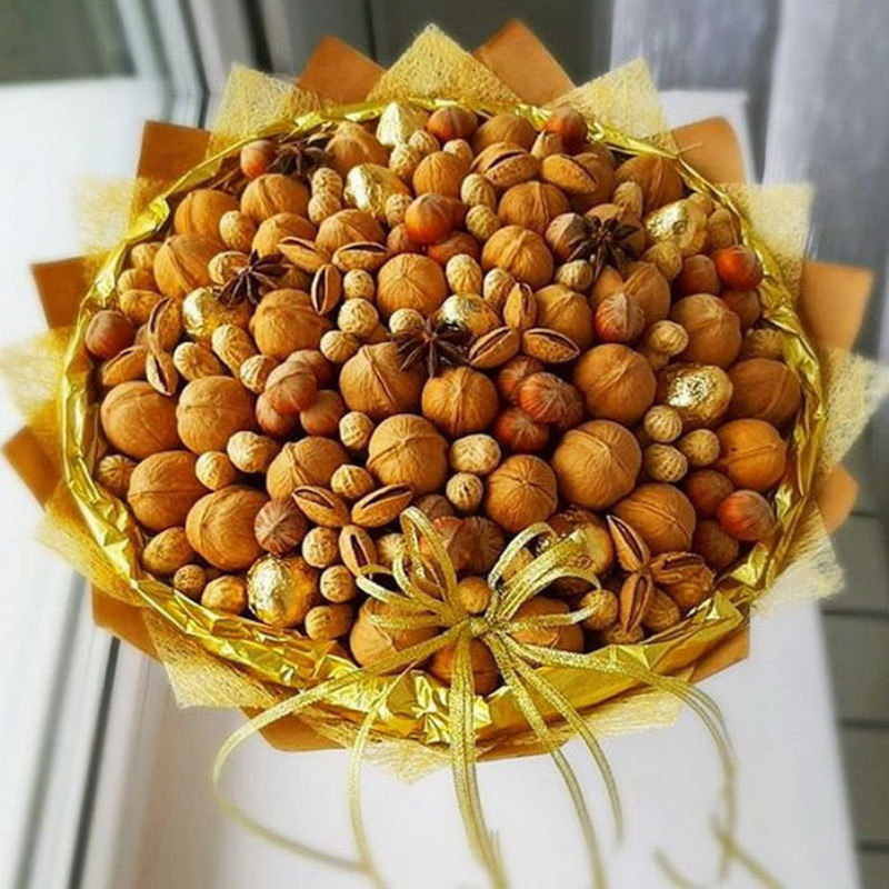 Bouquet with mixed nuts and sweets, standart