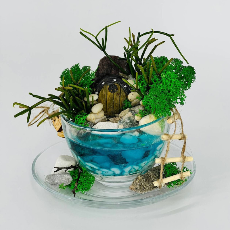 Mini florarium composition in a mug with an artificial pond, standart