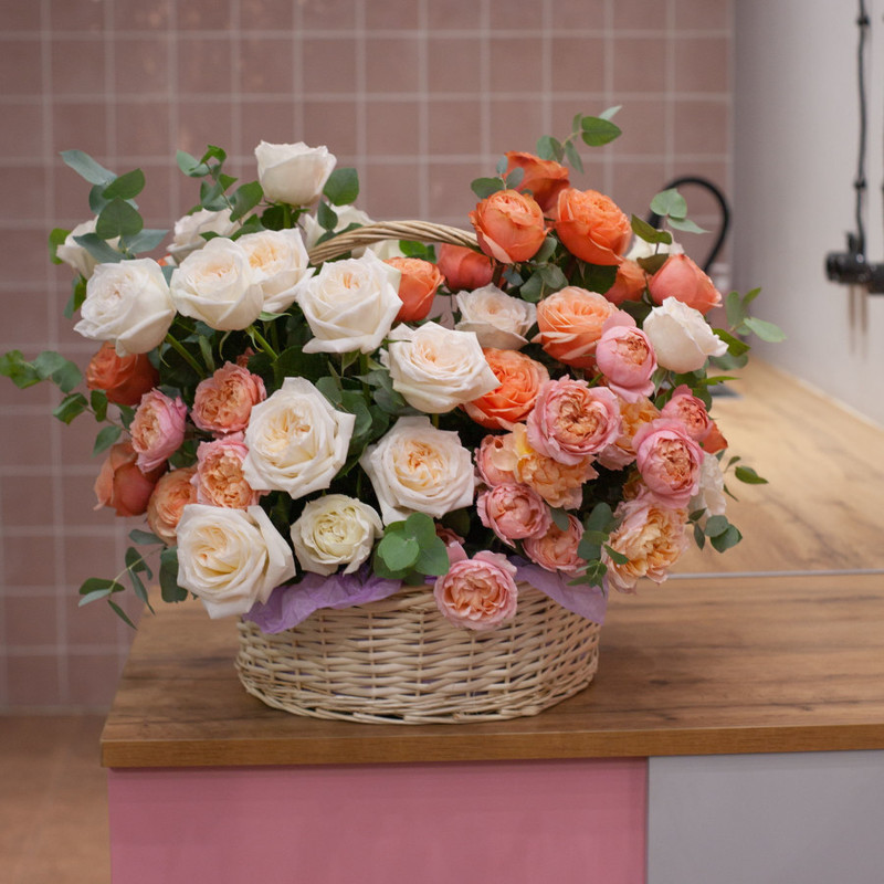 Luxury basket with roses, standart