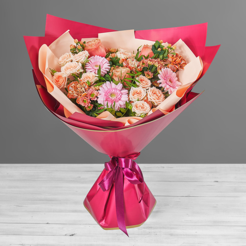 Букет из розовых гербер, хризантем и кустовых роз, стандартный