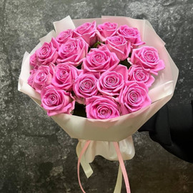 Букет из 19 розовых роз аква 50 см