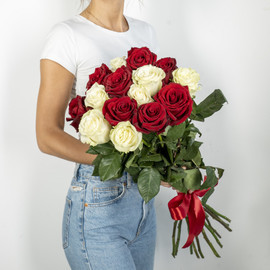 Bouquet of tall red and white roses Ecuador 15 pcs.