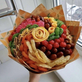 Dried fruits gift bouquet