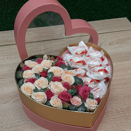 Коробочка из роз и конфет "Венеция"