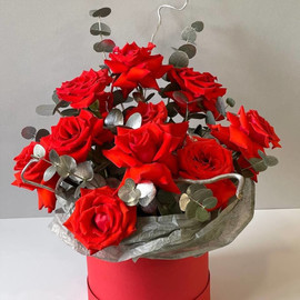 Box with red rose