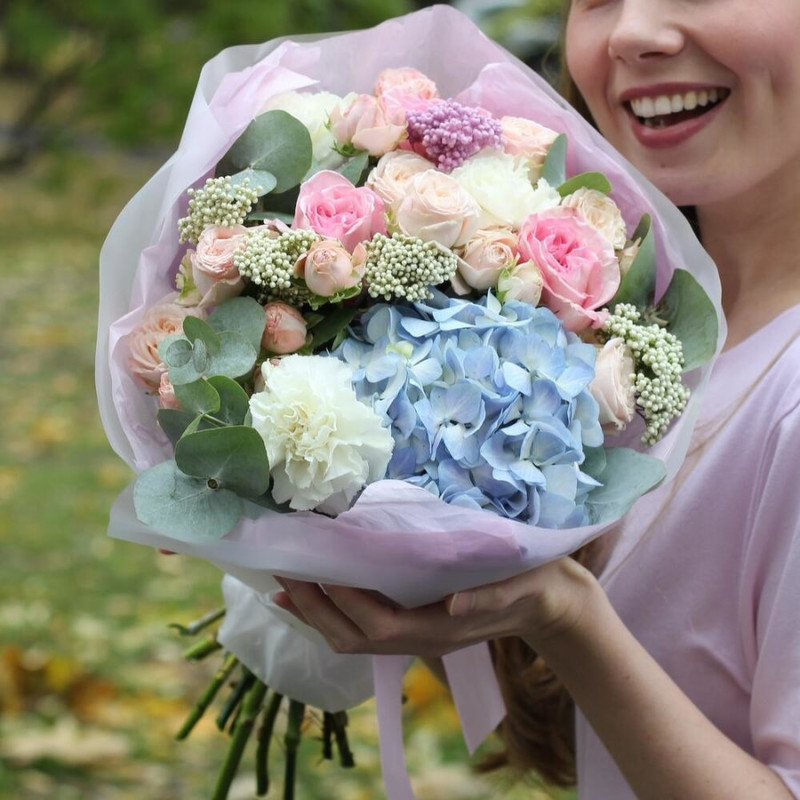 Large bouquet 51 with hydrangea and garden roses "Flori's Wedding", standart
