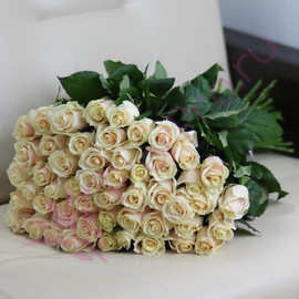 Букет из 51 розы «Кремовые розы Талея» 60 см