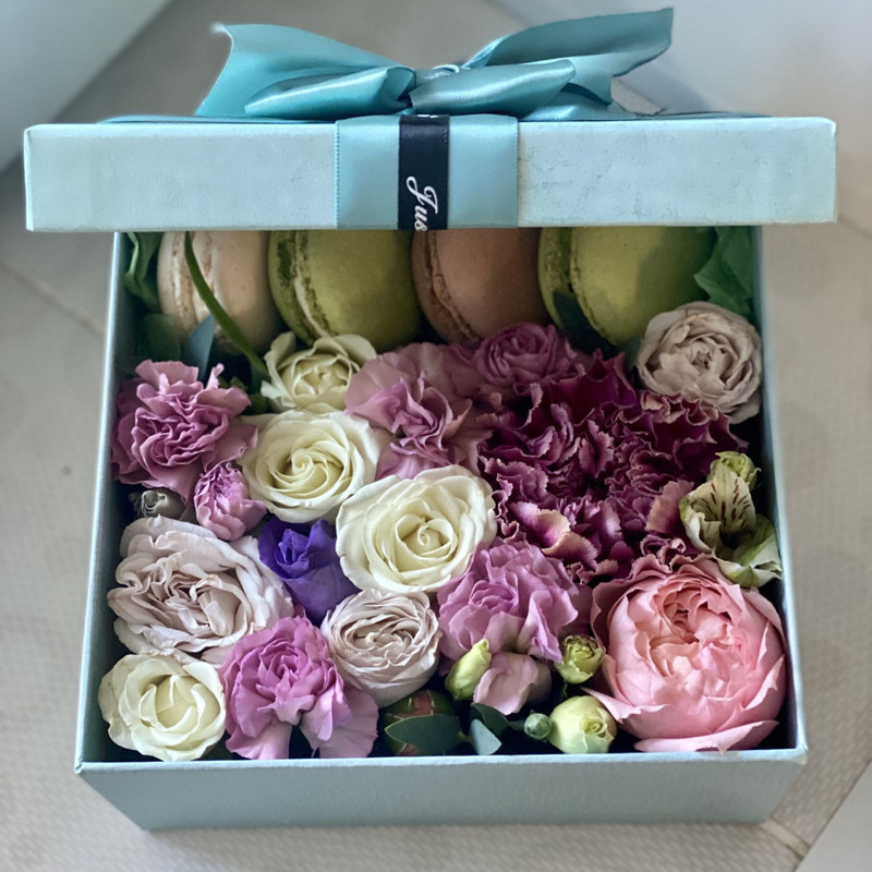Box of flowers with sweets, standart