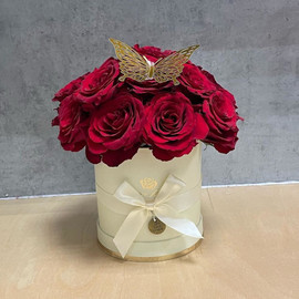 Цветы в коробке шляпная коробка из 15 красных роз