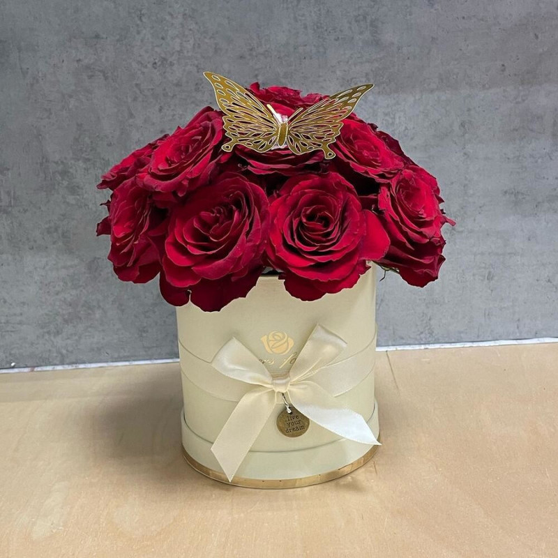 Цветы в коробке шляпная коробка из 15 красных роз, стандартный