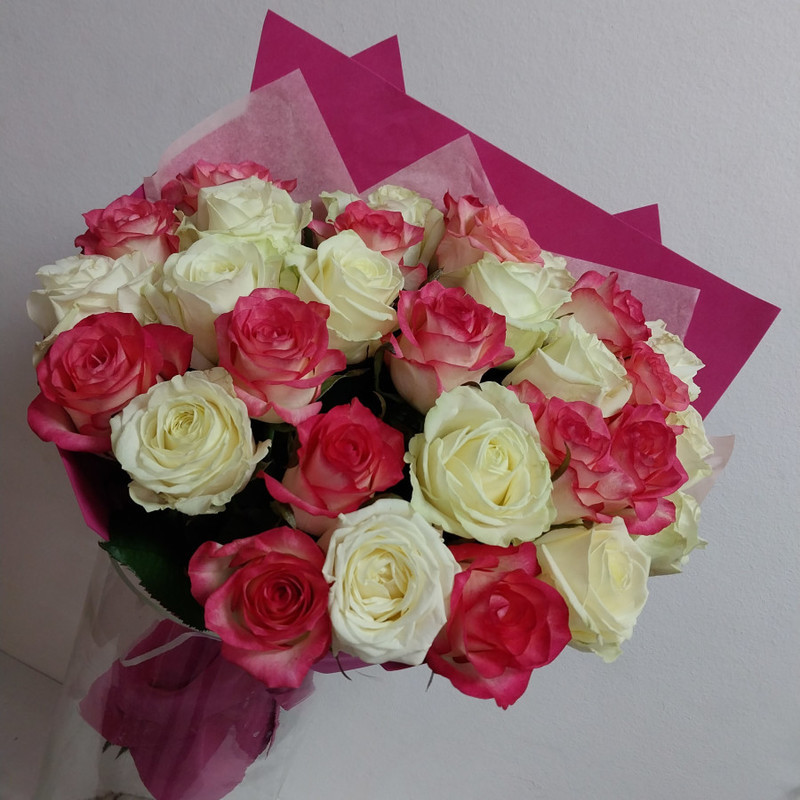 Bouquet of 35 white and pink roses, standart