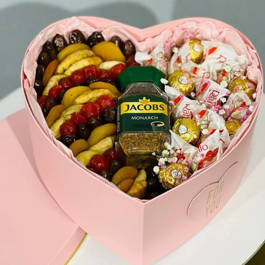 Подарочный набор из конфет и сухофруктов, артикул: 333050547, с доставкой в город Москва (внутри МКАД)