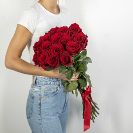 Bouquet of tall red roses Ecuador 15 pcs. (70 cm)