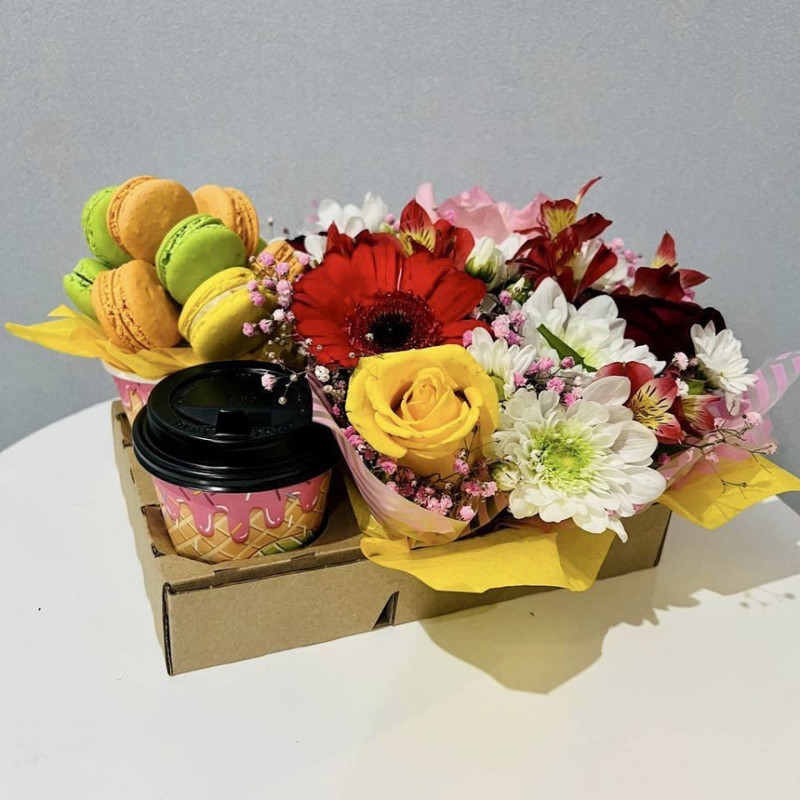 Flower bouquet with macarons and coffee "Good morning", standart