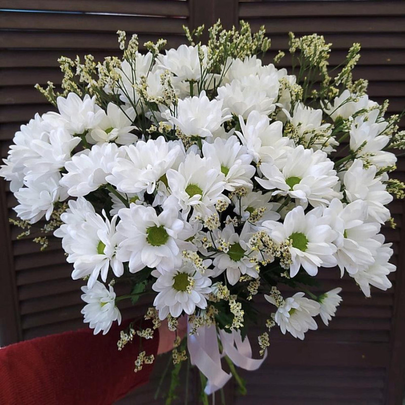 Bouquet of chrysanthemums with limonium, standart