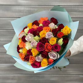 Букет из 51 разноцветных кенийских роз