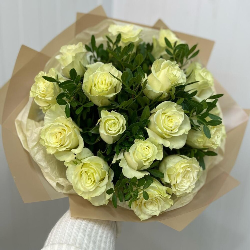 Bouquet of 15 roses Mondial 50 cm, standart