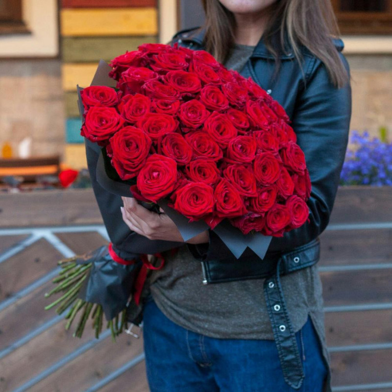 51 роза красная 60 см в пленке, стандартный