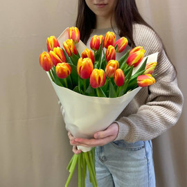 Bouquet of 19 orange-yellow tulips