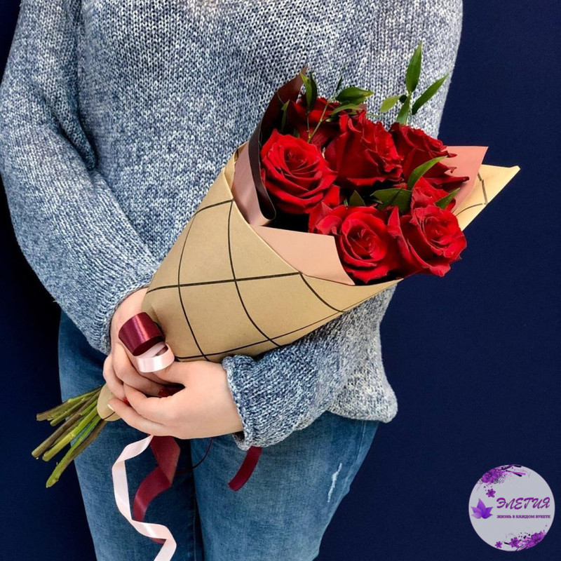 Bouquet of 7 red roses 50 cm Ecuador with greenery in the design, standart
