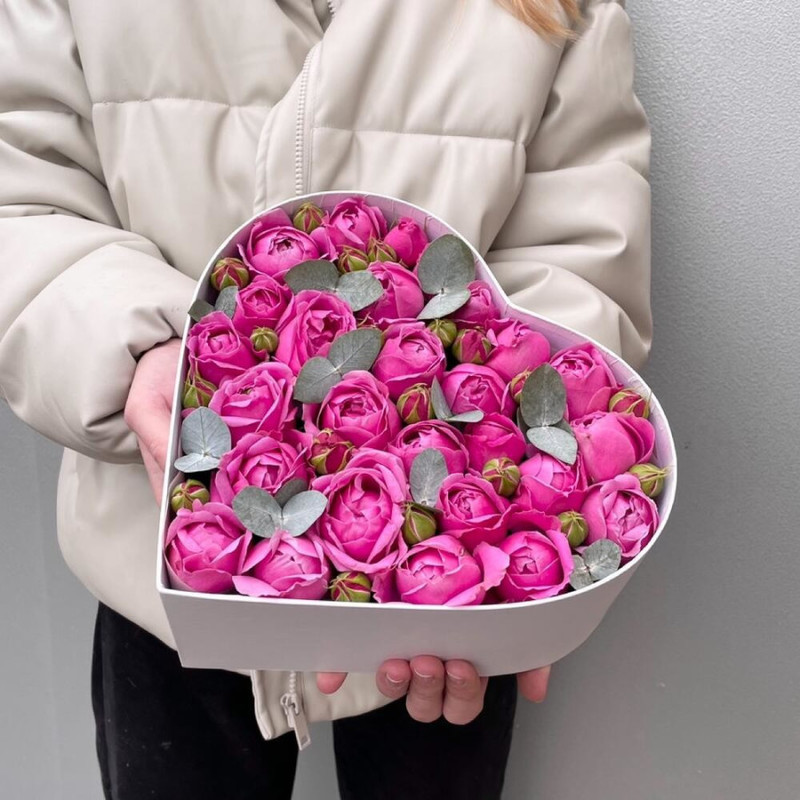 Fragrant peony roses in a heart box, standart