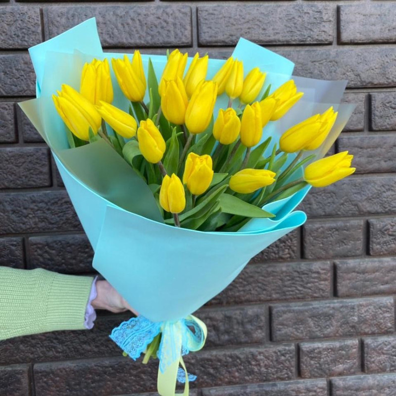 Bouquet of yellow tulips, standart