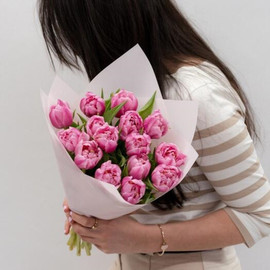 Букет из 15 розовых пионовидных тюльпанов