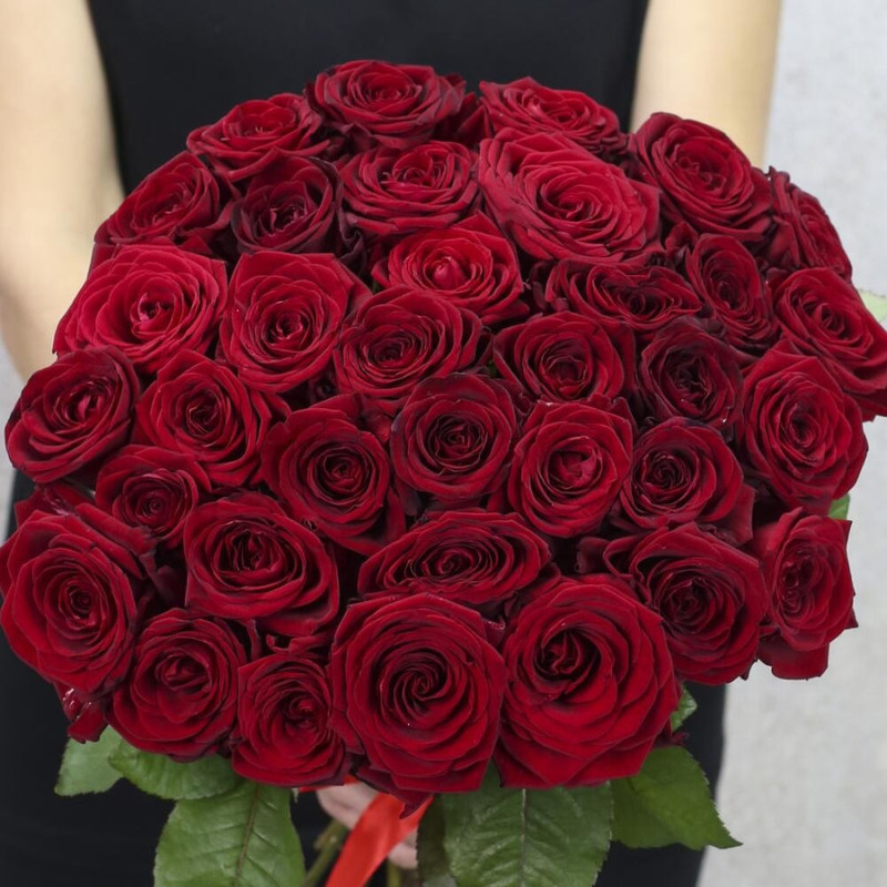 Букет из 35 красных роз Ред Наоми 50 см, стандартный