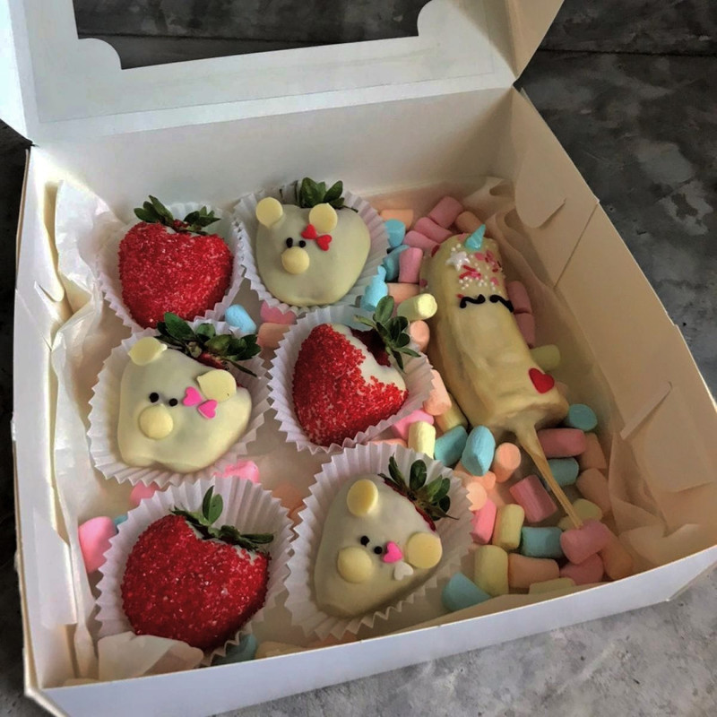 Box with strawberries and bananas in chocolate "Magic Land", standart