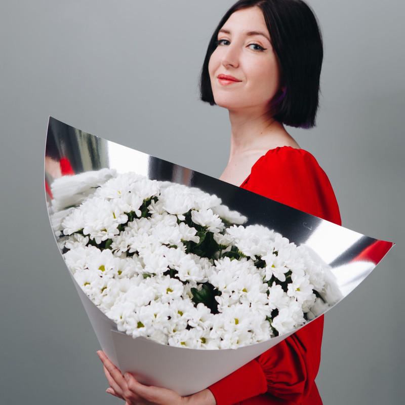 Bouquet of fragrant spray chrysanthemums, standart