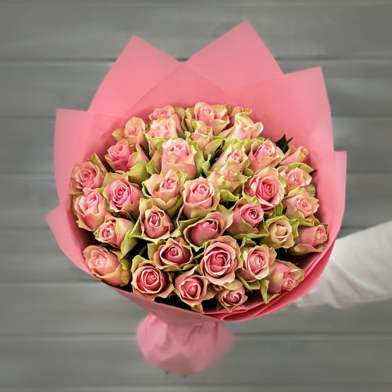 Букет из зелено-розовых роз 40 см в упаковке, премиум