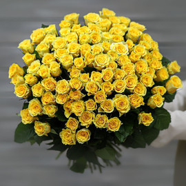 Букет из 101 желтой розы (Россия) с лентой 60 см