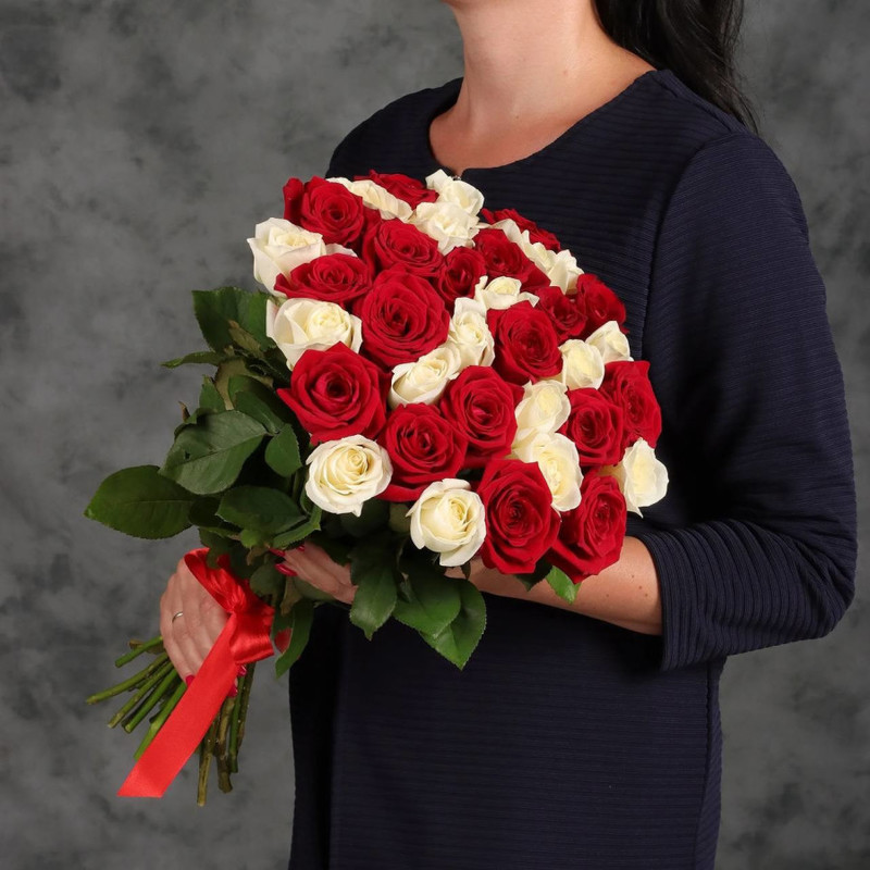 Bouquet of 25 red and white roses, standart