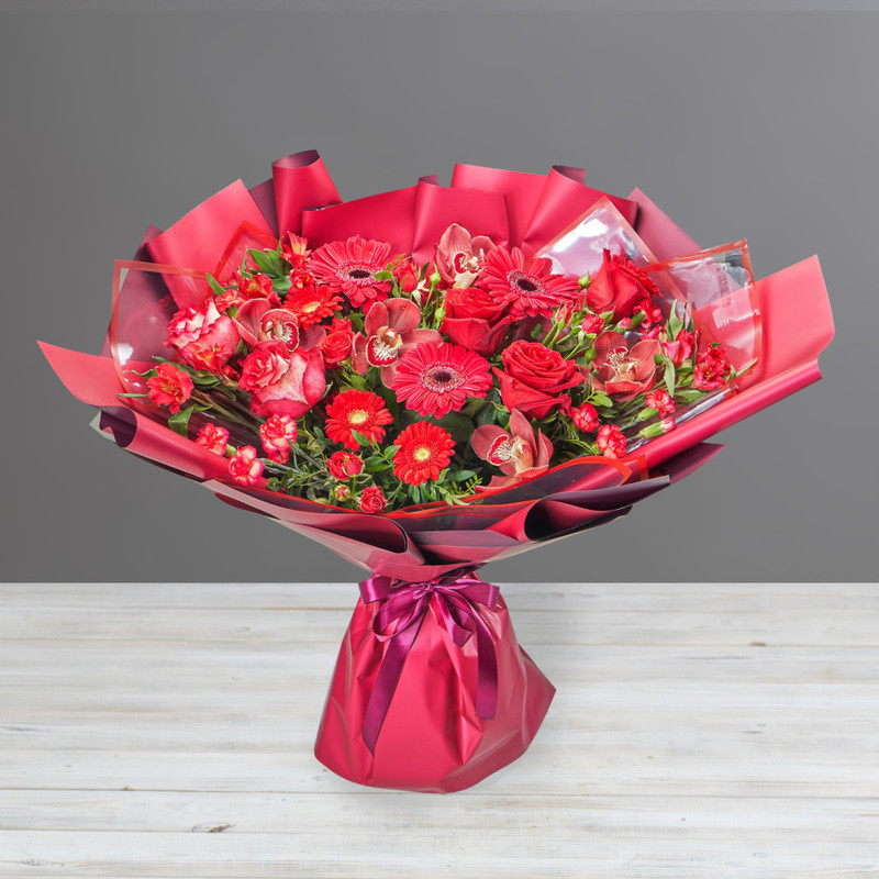 Красный букет из гербер, роз и орхидей, стандартный