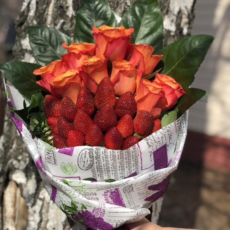 Bouquet of 9 roses and strawberries, standart