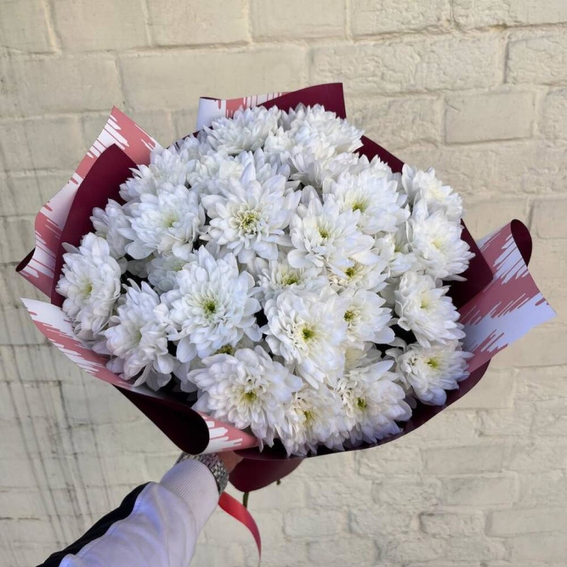 Bouquet of 7 white spray chrysanthemums in designer decoration 40 cm, standart