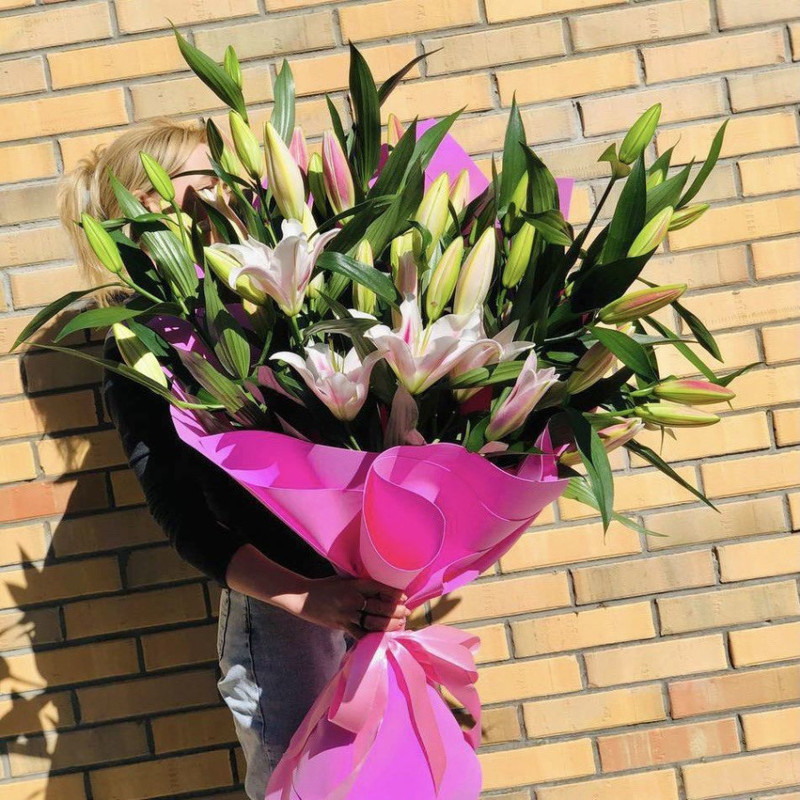 Bouquet giant of lilies, standart