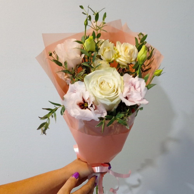 Small bouquet with rose and eustoma, standart