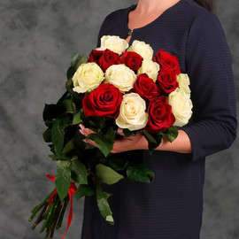 Bouquet of 15 white-red roses