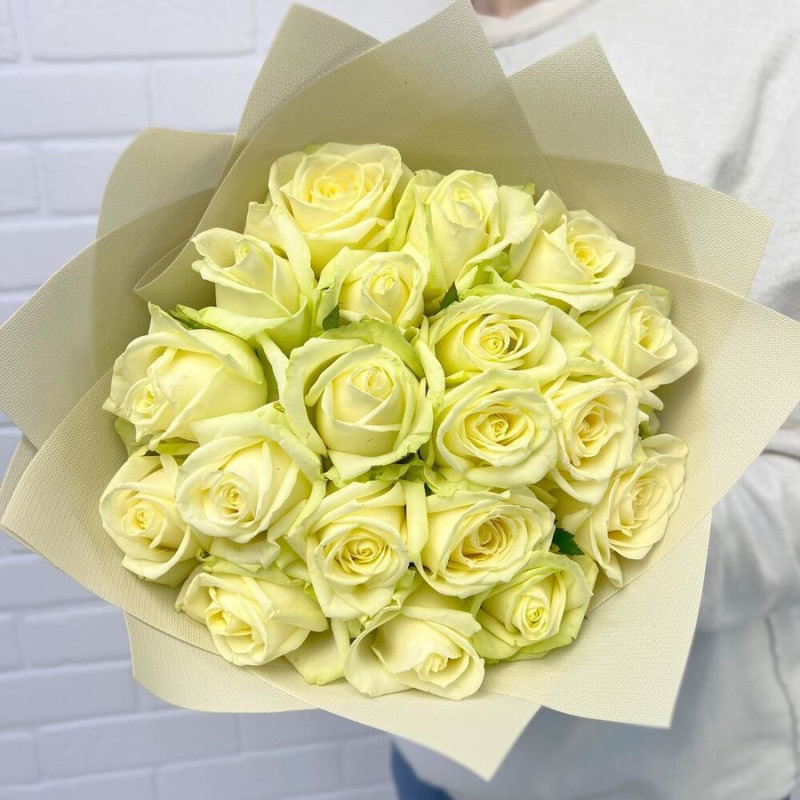 Bouquet of 19 white roses 50 cm, standart
