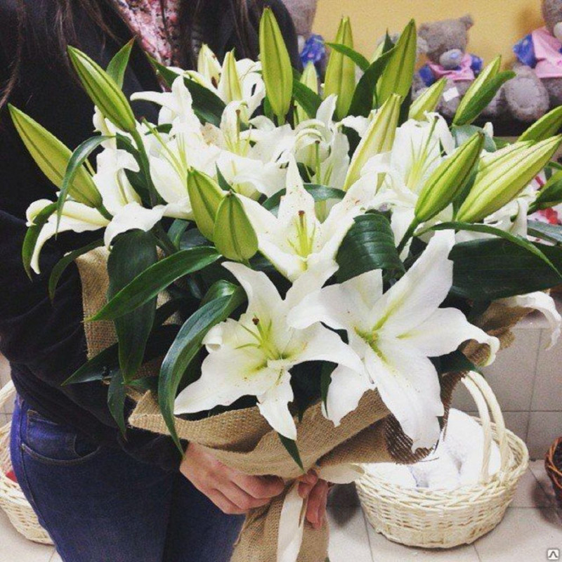 Bouquet of lilies, standart
