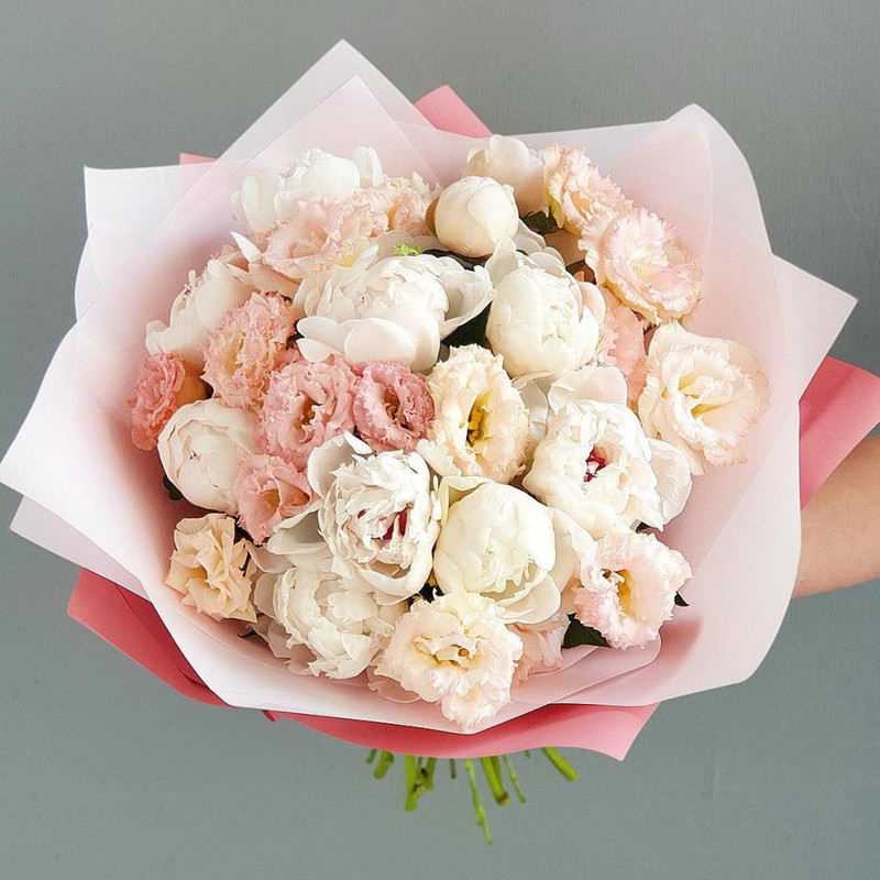 Delicate bouquet of 11 white peonies and eustoma - Perfection, standart