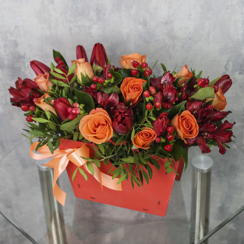 Box with flowers "Fiery love", standart