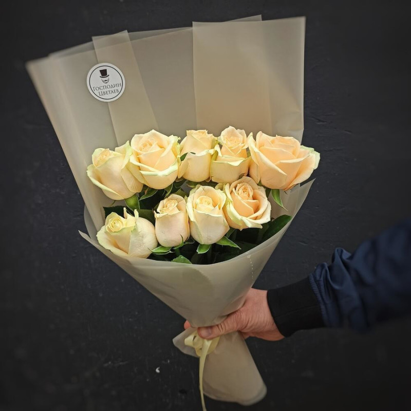 Mono-bouquet of 9 peach roses 50 cm, standart
