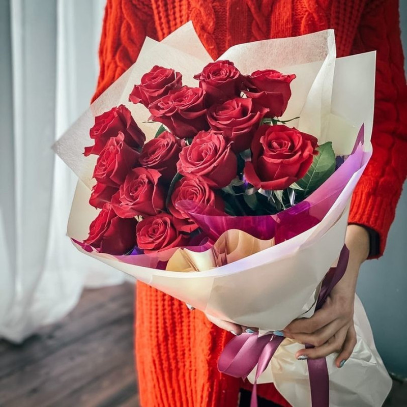 Bouquet of red roses, standart